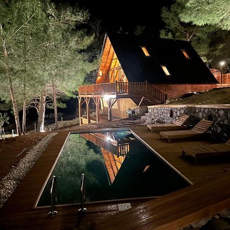 Panurlawoodenhouse Oezel Havuz& Sauna Mavi Εξωτερικό φωτογραφία