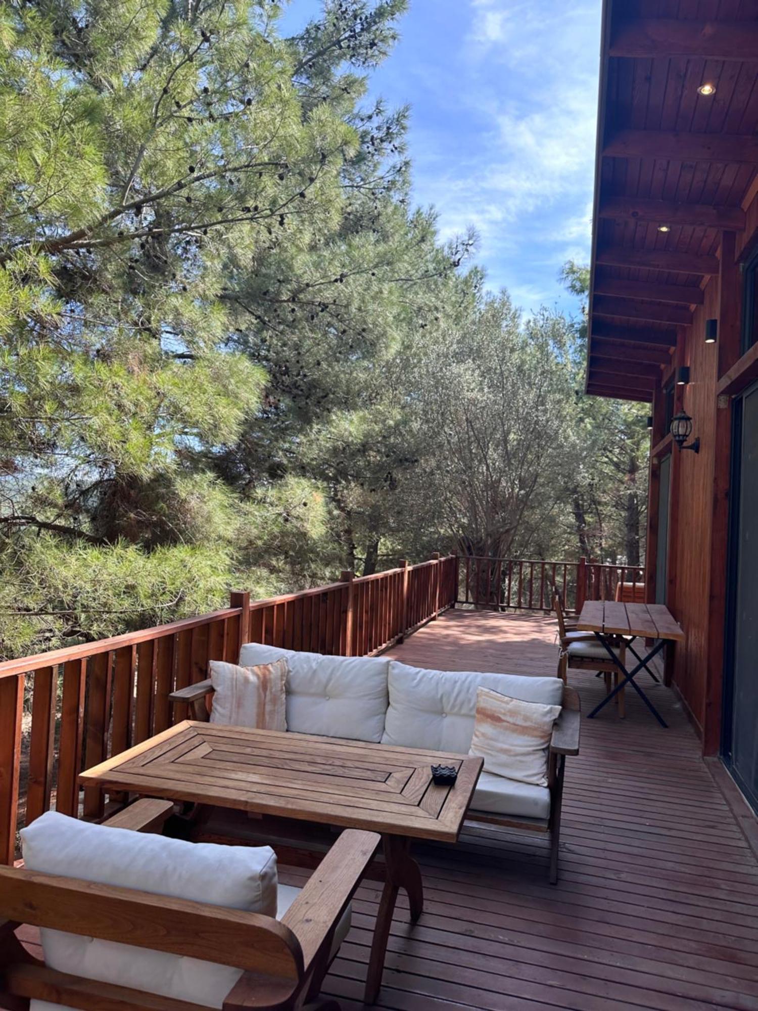Panurlawoodenhouse Oezel Havuz& Sauna Mavi Εξωτερικό φωτογραφία