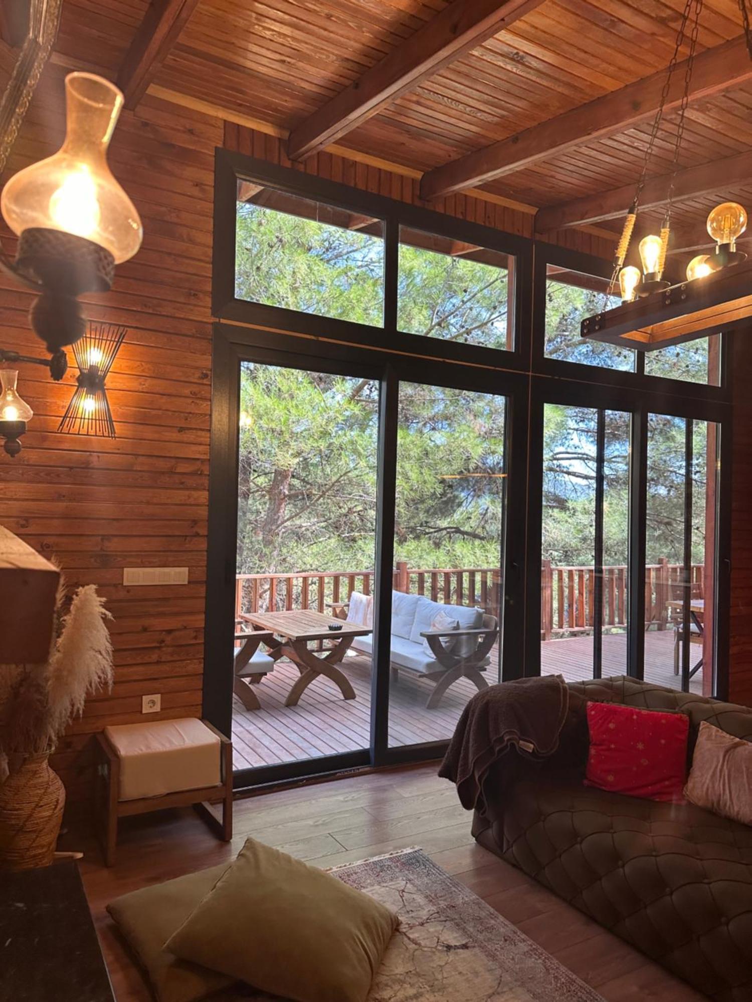 Panurlawoodenhouse Oezel Havuz& Sauna Mavi Εξωτερικό φωτογραφία